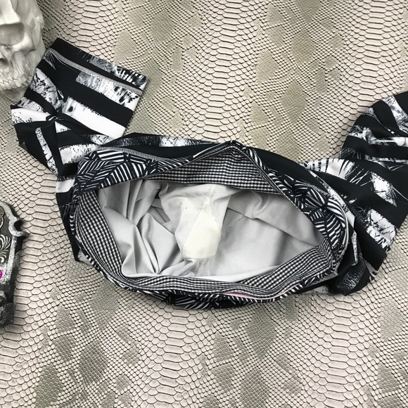 Lululemon wunder under palm striped capris - Picture 7 of 8